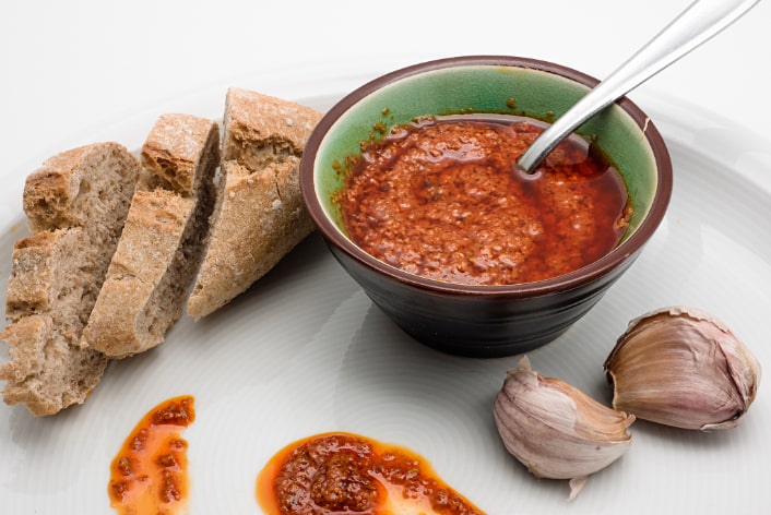 Discovering the most popular Spanish Dressings: Alioli, Salsa Brava and Mojo Picón