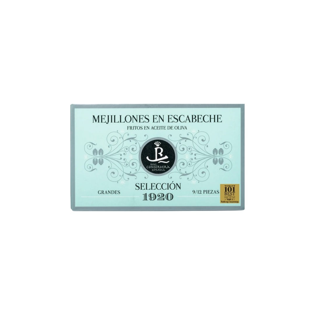 Label for 'Mejillones en Escabeche' with decorative design and brand logo on a light blue background