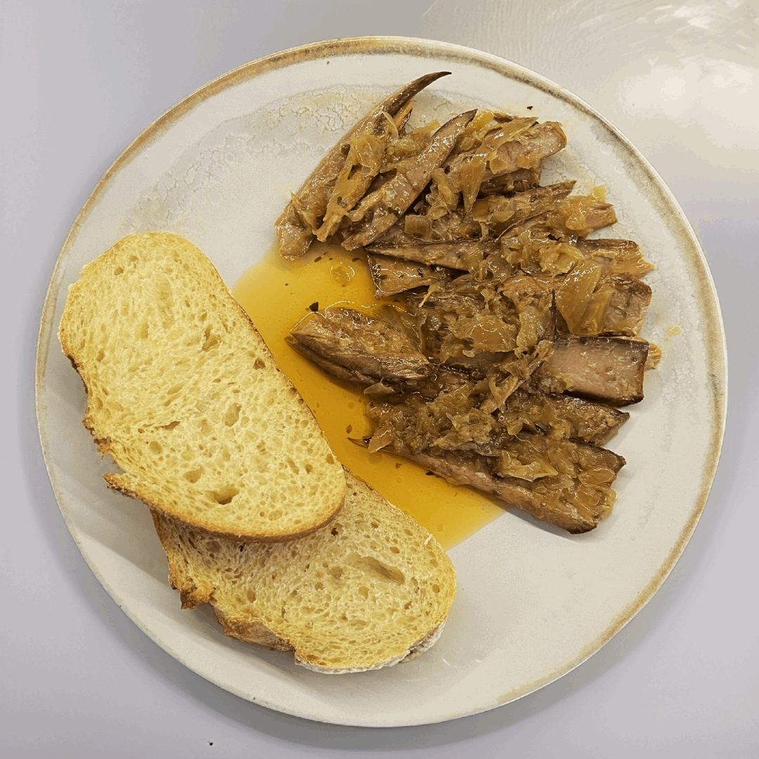 Tuna with Sautéed Onions by El Ronqueo El Ronqueo