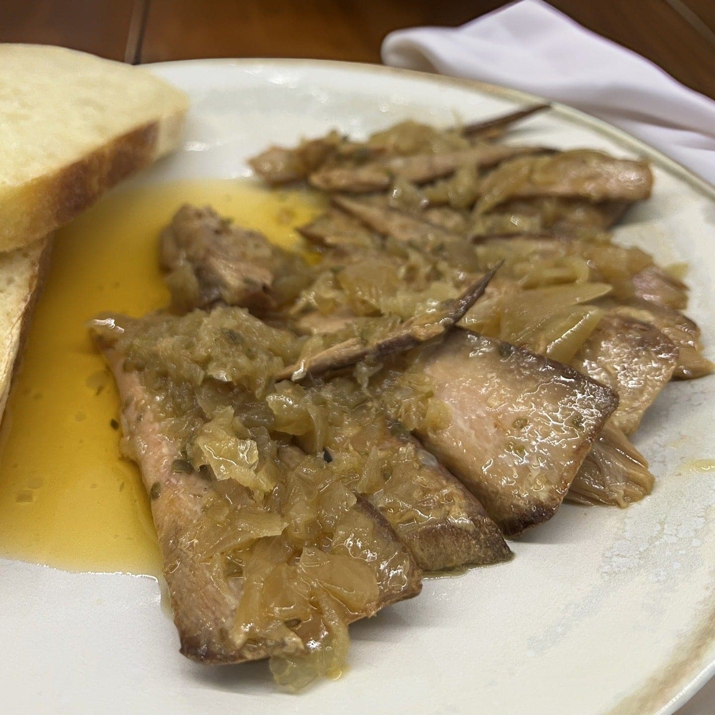 Tuna with Sautéed Onions by El Ronqueo El Ronqueo