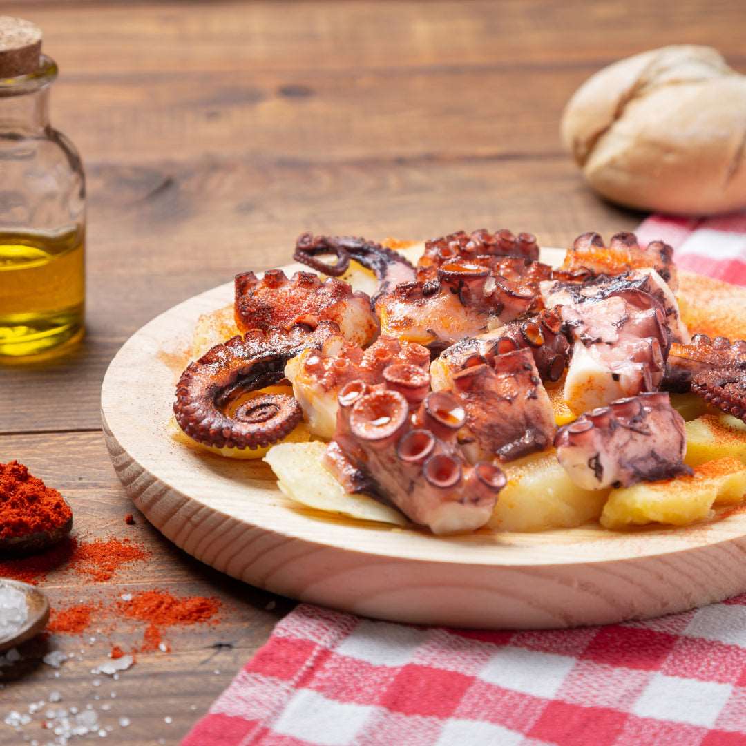Wooden Plate with octopus Galician style
